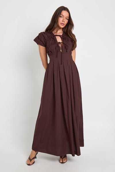 boohoo Dames Katoenen Popeline Maxi Jurk Met Gerimpeld Detail En Strikceintuur | Chocoladebruin | Maat: 44