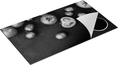 Chefcare Inductie Beschermer Tomaten op Zwarte Marmer - Zwart Wit - 90x50 cm - Afdekplaat Inductie - Kookplaat Beschermer - Inductie Mat