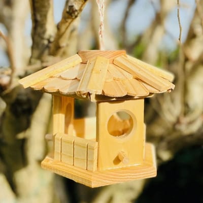 Dailygoods - Zeshoekige houten vogelvoer - Natuurlijk vogelhuis voor buiten
