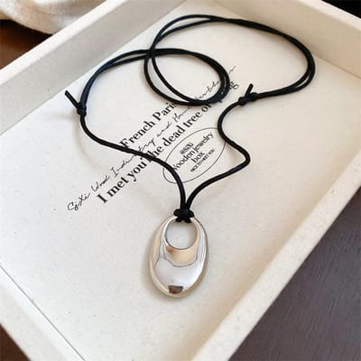Koreaanse Mode Metaal Ovaal Hol Hanger Lang Zwart PU Leer Verstelbaar Ketting voor Vrouwen Bedel Esthetische Sieraden Accessoire white