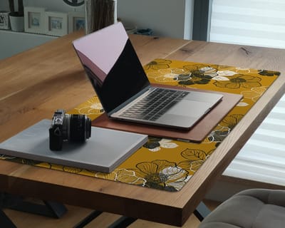 Coloray Bureau Onderlegger - Bloemomtrek Onderlegger Bureau - 100 cm x 50 cm - Geel Bureau Onderlegger - Bureau Onderlegger Groot - Bureau Onderlegger XXL - Computer Mat - Bureau Pad