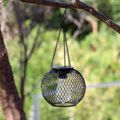 Waterdichte, zwarte metalen hangende solarlantaarn voor buiten, geschikt voor tuin, terras, pad en veranda.