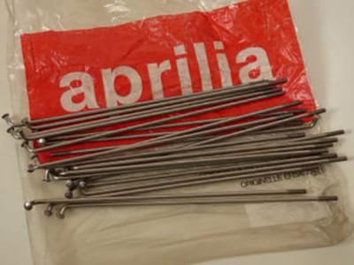 originele velg spaak voor aprilia 125 red rose 1987-1990 ap8108425 nieuw