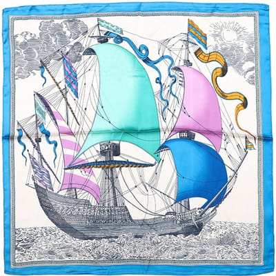 Vierkante Sjaal met Klassiek Scheepvaartmotief en Sierlijke Wolkenlucht (70x70cm) - Blauw