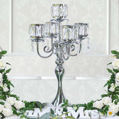 Zilveren 5 Arm Hanger Vierkante Kristal Kaarsenhouder, 22 Inches Tafel Decor Klassieke en Elegante Tafel Middenstuk Sfeer Kandelaar voor Gift Bruiloft Party Home Decor