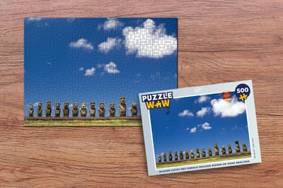 Puzzel Blauwe lucht met enkele wolken boven de Moai beelden - Legpuzzel - Puzzel 500 stukjes