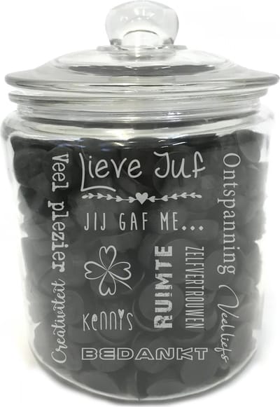 Grote snoeppot /koekpot (zonder drop) met tekst gravure: LIEVE JUF. Zonder drop. Cadeau-bedankje juf. Dik sterk glas. Het formaat is 25cm incl. deksel, 19cm doorsnede, inhoud 3,8 liter.