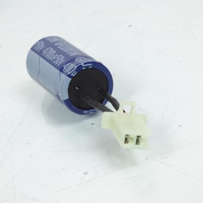 Originele ontstekingscondensator voor Rieju 50 MRT Pro 2018 tot 2020 0/001.200.5034 / 4700uf 50v nieuw