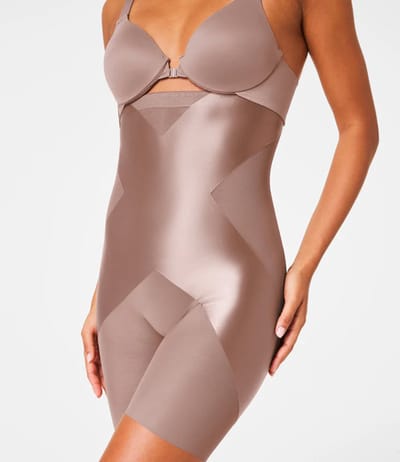 Spans Satin-X™ High-Waisted Mid-Thigh Short | Kleur Cafe au Lait (Dark Nude) - Maat XXL