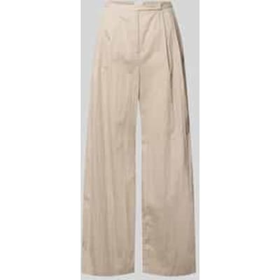 chino met knoopsluiting en draperieën