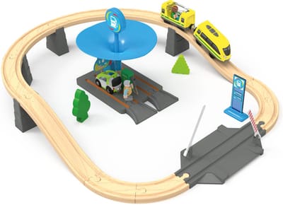 Houten Treinbaanset Tankstation - Playtive - Zelfrijdende locomotief op batterijen