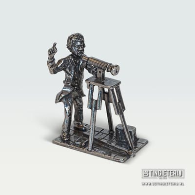 Tinnen Landmeter Beeldje – Handgemaakt Miniatuur Beroep – Meetkundig Ambacht – Uniek Cadeau & Decoratie - kadaster - jubileum - pensioen