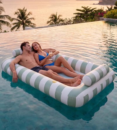 Ulisem - Opblaasbaar waterbed - 2-persoons 216x135 cm - Zwaar uitgevoerd - Sterk pvc - Ingebouwde hoofdsteunen - Met koelend gaas - Bekerhouder aanwezig - Geschikt voor strand en meer