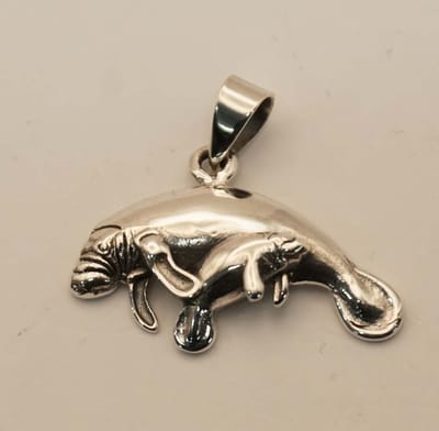 Sterling zilveren hanger van een zeehond met puppy - prachtige zilver hangertje zeehond - zeehond hangertje voor ketting gemaakt van 925 zilver - zeedieren hanger gemaakt van 925 zilver - leuke dieren bedels voor ketting