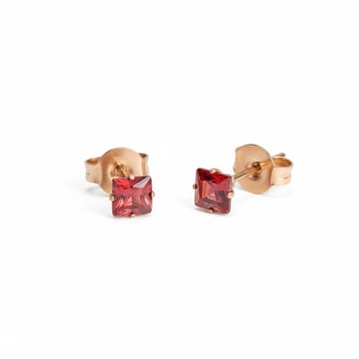 Aramat Jewels | Oorbellen | Oorbellen – RVS Roségoudkleur met Rode Vierkante Zirkonia (4mm) | | | |4mm | Staal | Kinderen, Volwassenen | Verkleurd niet