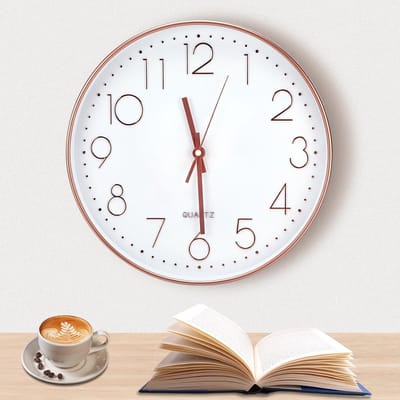 StayPowered Wandklok - Stille en Stijlvolle Klok voor Elk Interieur - Hoge Nauwkeurigheid - Eenvoudig Ontwerp - Geen Reflecties - Milieuvriendelijke Materialen - Veelzijdig Gebruik - 30 cm - Roségoud - Levering Sneller dan Aangegeven!