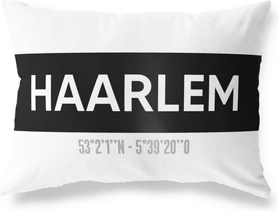 Tuinkussen HAARLEM - NOORD-HOLLAND met coördinaten - Buitenkussen - Bootkussen - Weerbestendig - Jouw Plaats - Studio216 - Modern - Zwart-Wit - 50x30cm