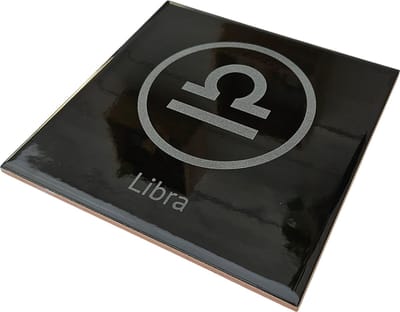 MGM Trading - Horoscoop - Libra - Weegschaal - Hoogglans zwarte tegel - 15 bij 15 cm - Laser gegraveerd