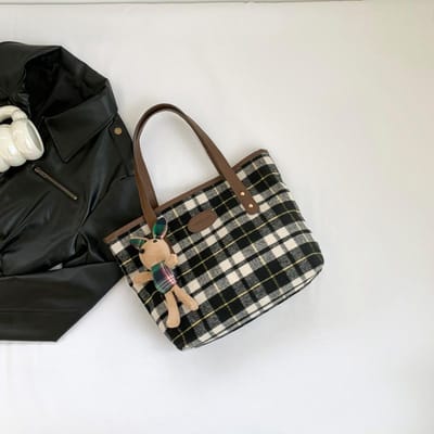 Koreaanse Versie van Mooie Eenvoudige Schoudertas Casual Niche Lente Grote Capaciteit Tas Dames Nieuwe Pendelaar Tote Bag Without pendant black