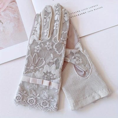 Gants d'été pour femmes en soie glacée et dentelle, fins, anti-ultraviolets, pour la conduite de voiture électrique, antidérapants, respirants, frais, protection solaire gris clair