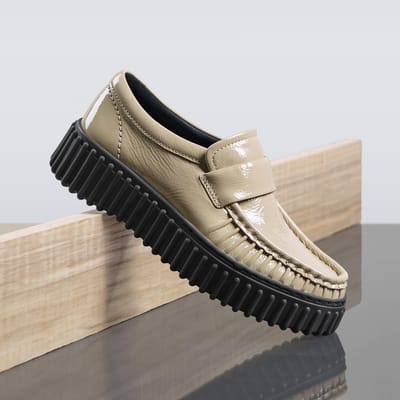 Torhill Mocc Beige Patenten Schoenen