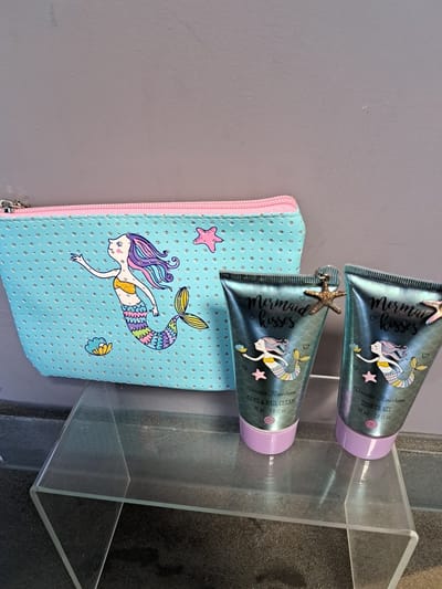 geschenk set voor kinderen - zeemeermin - douche gel - hand en nagelcreme - toiletzakje - vanille - glitters - verjaardag - kerst - sinterklaas geschenk