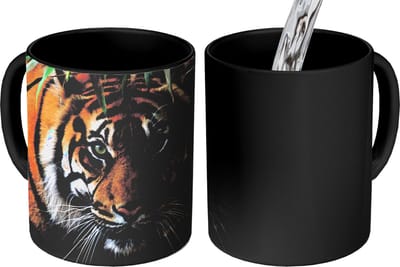 Magische Mok - Foto op Warmte Mokken - Koffiemok - Tijger - Bladeren - Jungle - Dieren - Wild - Magic Mok - Beker - 350 ML - Theemok