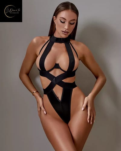 Sexy Lingerie Body – Premium – Lingerie Erotisch – Bondage Body – Open Cup – Erotische Lingerie – BDSM – Kinky – Sexy Lingerie Dames – Strappy & Satijn – Fetish Body –Rollenspel – Madam Hommard – High End – Dare to Undress –Maat S, M, L, XL