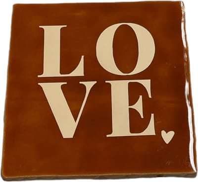 Hippe tegeltje met tekst: Love | Roest met beige | Gepersonaliseerde cadeau | Hippe Spreuktegel | Nieuwe woning cadeau | Housewarming cadeau