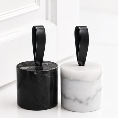 Marmeren Deurstopper Set van 2 – Wit en Zwart – Zware Deurstoppers met Lus – Echt Marmer – Ø 8,5 x 9 cm – 1,2 kg per stuk