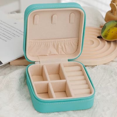 Sieradendoosje - juwelendoosje - opbergdoosje - reisformaat - organiser - sieraden etui - travel case - ring - ketting - oorbellen - klein