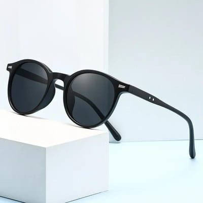 Neutrale Latest Stijlvolle Ronde Vorm Frame Zonnebril Mannen en Vrouwen Casual Klassieke Stijl Buiten Sport Zonnebril Universele UV400 Bescherming Zonnebril black