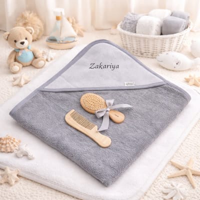 Badcape Antraciet Grijs - Badcape met naam - Hawsaz.nl Kraamcadeaus - Geboortecadeau - Bad en douche - Borduren met naam - Gepersonaliseerd - Babycadeau met naam - Badcape