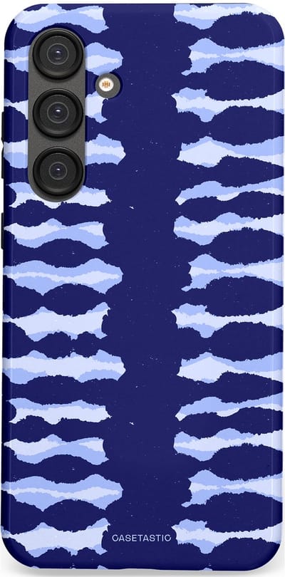 Casetastic Hoesje Geschikt voor Samsung S25 Plus - Stijlvolle Beschermende Duo-layer Case - Golven in blauw