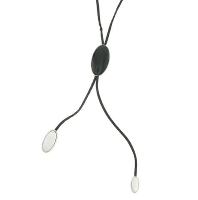 Behave - lange ketting zwart wit - minimalistische mode accessoire