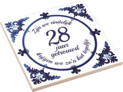 Huwelijk Cadeau | Zijn We Eindelijk 28 Jaar Getrouwd, Krijgen We Zo'n Kut Tegeltje | Kuttegel | Huwelijkscadeau | Huwelijksverjaardag | Spreuktegel