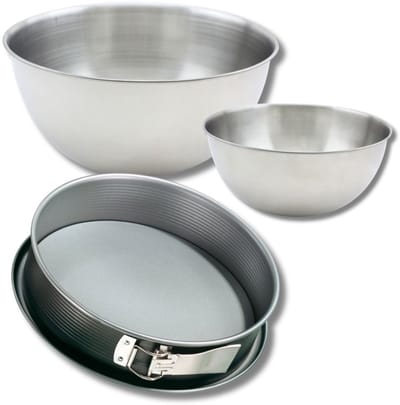 Bakset met 1 ronde springvorm 28 cm met platte bodem, 1 spatel Zenker en 2 roestvrijstalen mengkommen Fackelmann