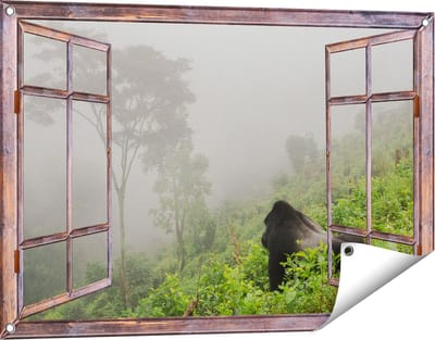 Gards Tuinposter Doorkijk Gorilla in het Woud tijdens de Mist - 90x60 cm - Tuindoek - Tuindecoratie - Wanddecoratie buiten - Tuinschilderij