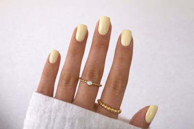 Lumière couture ® - Plaknagels - botergeel-butteryellow- licht geel- press on nails - kunstnagels - korte plak nagels - nepnagels- nagelset- zelfklevende nagels- zonder lijm - fake nails-