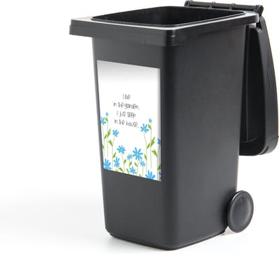 Container sticker Quotes - Spreuken - I live in the garden I just sleep in the house - 40x60 cm - Kliko sticker