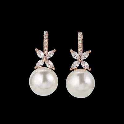 Victoria Valenza Roségoudkleurige Oorbellen met Parels en Zirkonia Stenen - Oorhangers - Rosegoudkleurig - Parel oorbellen - Zirkonia