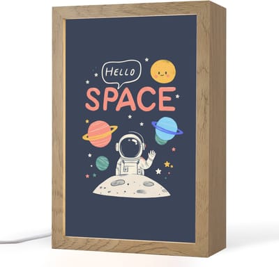 Nachtlampje 20x30 cm - Kinder lampje - Astronaut - Ruimte - Planeten - Tafellamp kinderkamer - Slaapkamer lamp - Bedlamp kinderen - Kinderlampje stopcontact - Wandlamp babykamer - Nachtlampjes