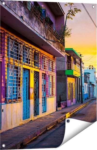 Gards Tuinposter Cuba Kleurrijke Huisjes bij Zonsondergang - 60x80 cm - Tuindoek - Tuindecoratie - Wanddecoratie buiten - Tuinschilderij
