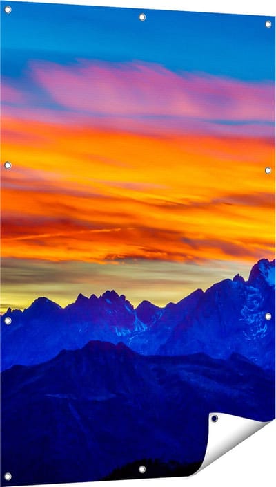 Gards Tuinposter Oranje Zonsondergang in de Bergen - 80x120 cm - Tuindoek - Tuindecoratie - Wanddecoratie buiten - Tuinschilderij
