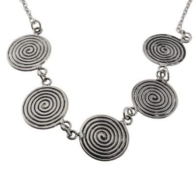 Behave - Zilverkleurige ketting met spiraalvormige hangers - Modeketting voor dames