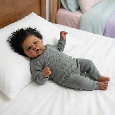 Realistische Pop - Newborn pop Baby pop - Spelen en knuffelen - Zacht stoffen lichaam - 50 cm - Zwart