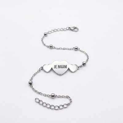 Armband met graveer, Armband met naam, Armband met gravure en 3 hartjes - zilverkleurig - verstelbaar - roestvrij staal, Armband met naamplaatje ,graveerarmband