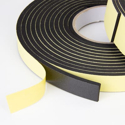 Schuim afdichtstrip - Zelfklevend, 20mm breed x 10mm dik, 10m, voor deuren en ramen, stootbestendig