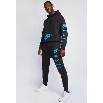 Nike Sportswear Standard Issue Hooded Tracksuit in Zwart