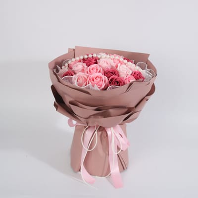 Kunstbloemen Boeket Roze Rozen – Bloemen Boeket met Pareldecoratie LA ROSELLE AMSTERDAM